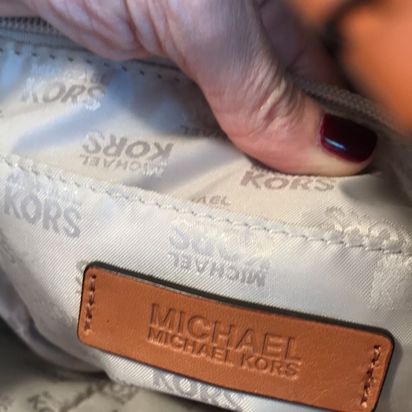Michael Kors Signature bag - Picture 10 of 16